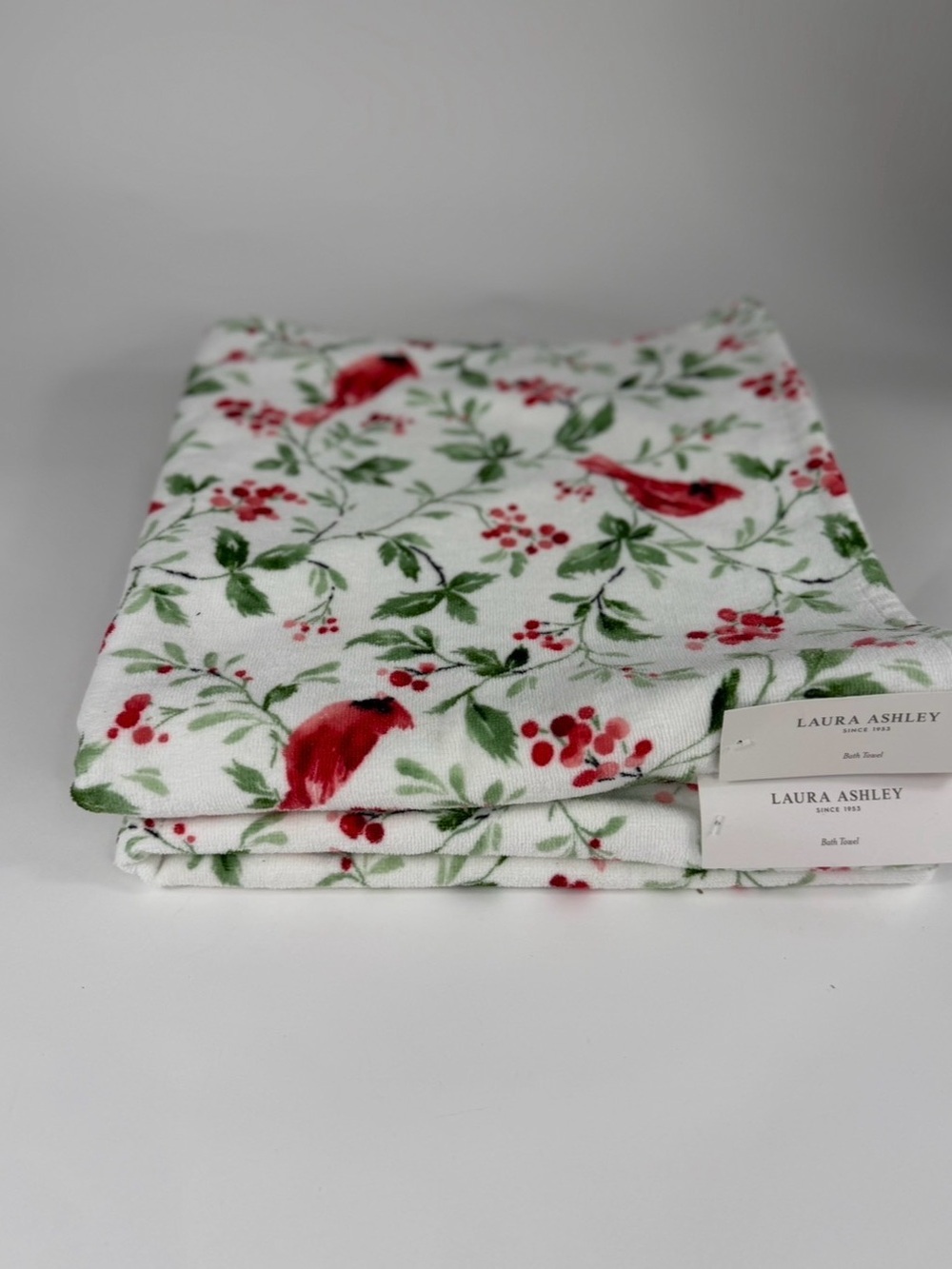 2 Laura Ashley Christmas Bath Towels Jolly Red Cardinals Green Foliage